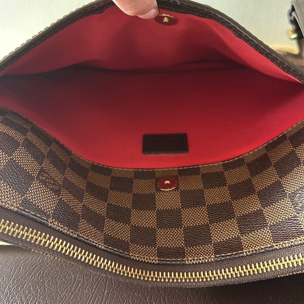Louis Vuitton Damier Crossbody - Picture 11 of 16